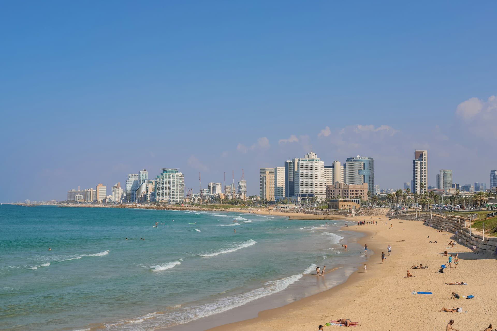 8 ק"מ של חוף זהב